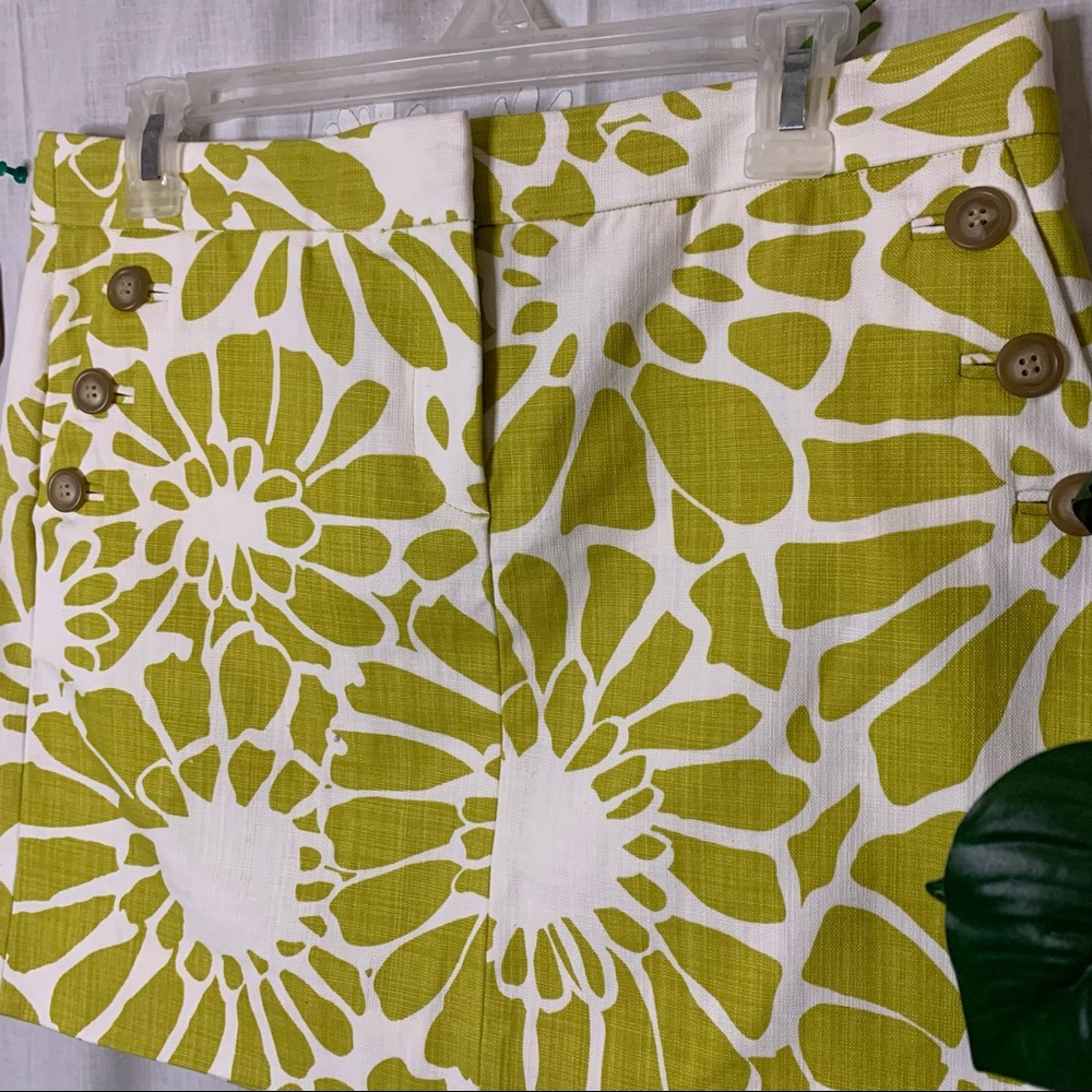 J crew chartreuse green white floral mini skirt - Picture 4 of 6